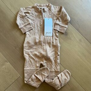 NWT Goumi Kids Sandstone Baby Footie SZ 6-12 mo Tan Bamboo Zippy Sleeper